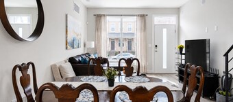 4BR Townhome w/ Rooftop & Backyard - Sleeps 8