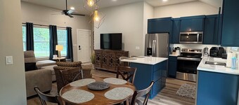 BRAND NEW Bella Vista Treetop Retreat - Close to trails