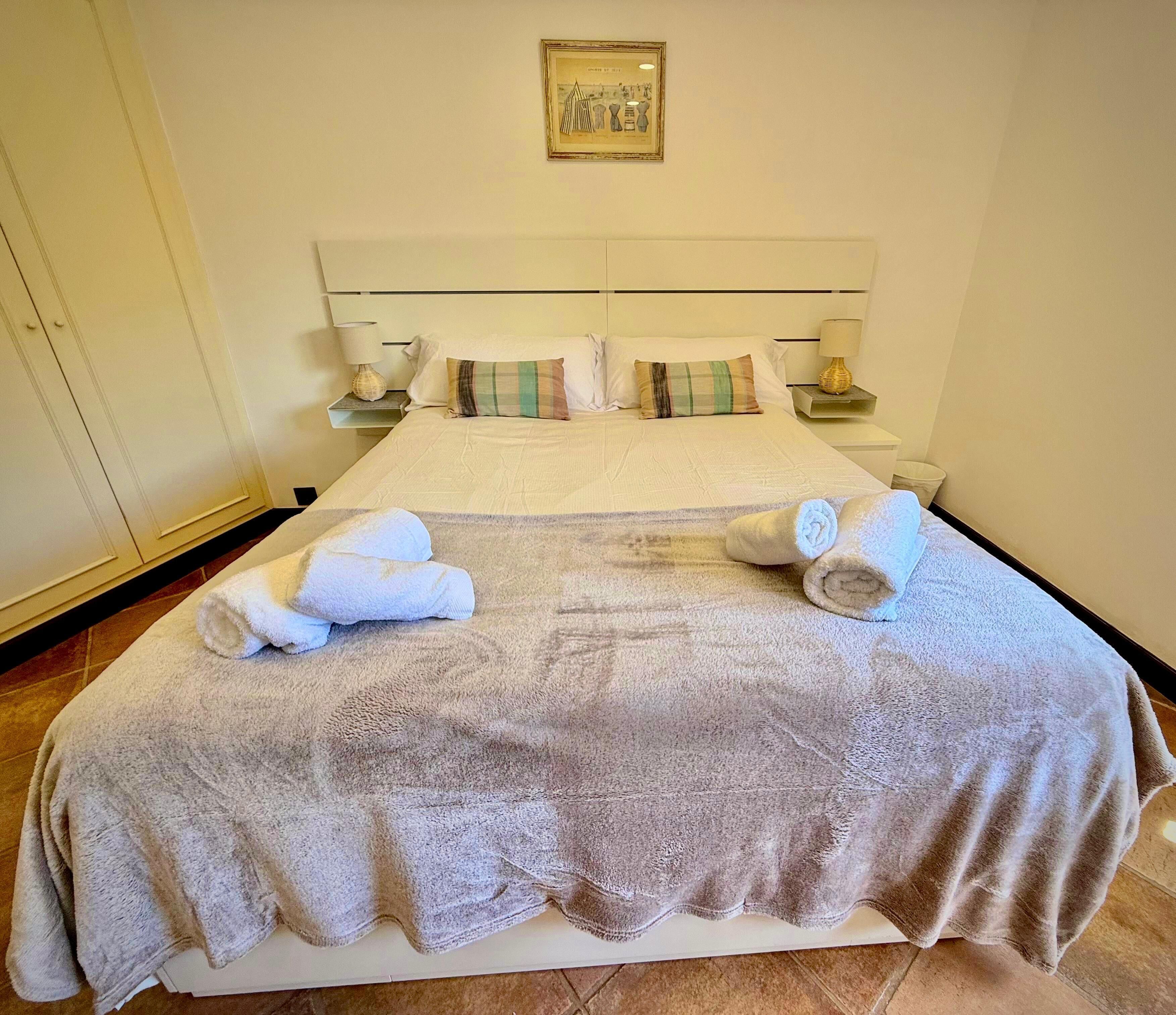4 dormitorios, tabla de planchar con plancha, wifi y ropa de cama