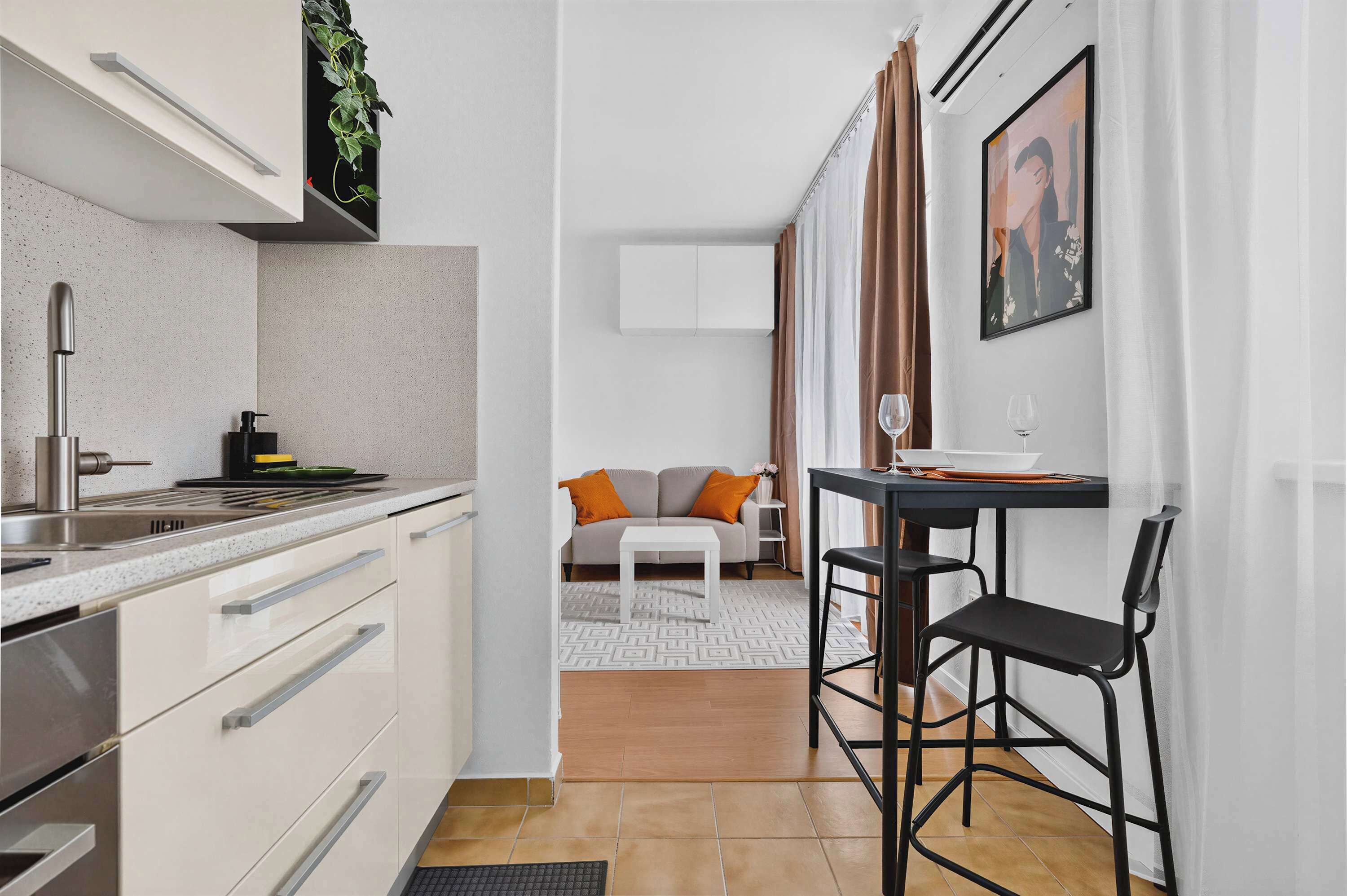 Coffee/tea maker, fridge, microwave, oven
