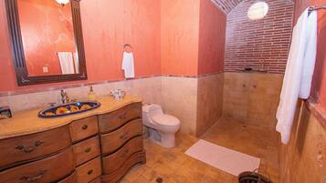 Deluxe Villa, Pool View | Bathroom