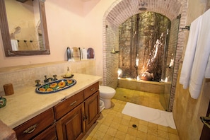 Bathroom - Casa Mejia (Cartagena de Indias)