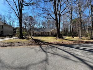 Exterior - Bring the whole family to this large Simpsonville home that sleeps 10 people. (Simpsonville)