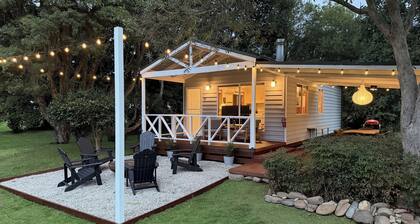 The Banya Place - renovated cabin in Bright