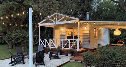 The Banya Place - renovated cabin in Bright