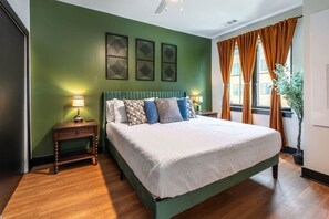 Desk, iron/ironing board, WiFi, bed sheets - NuLu Suites: Plush Bourbon & Beyond King Bed Suite (Louisville)
