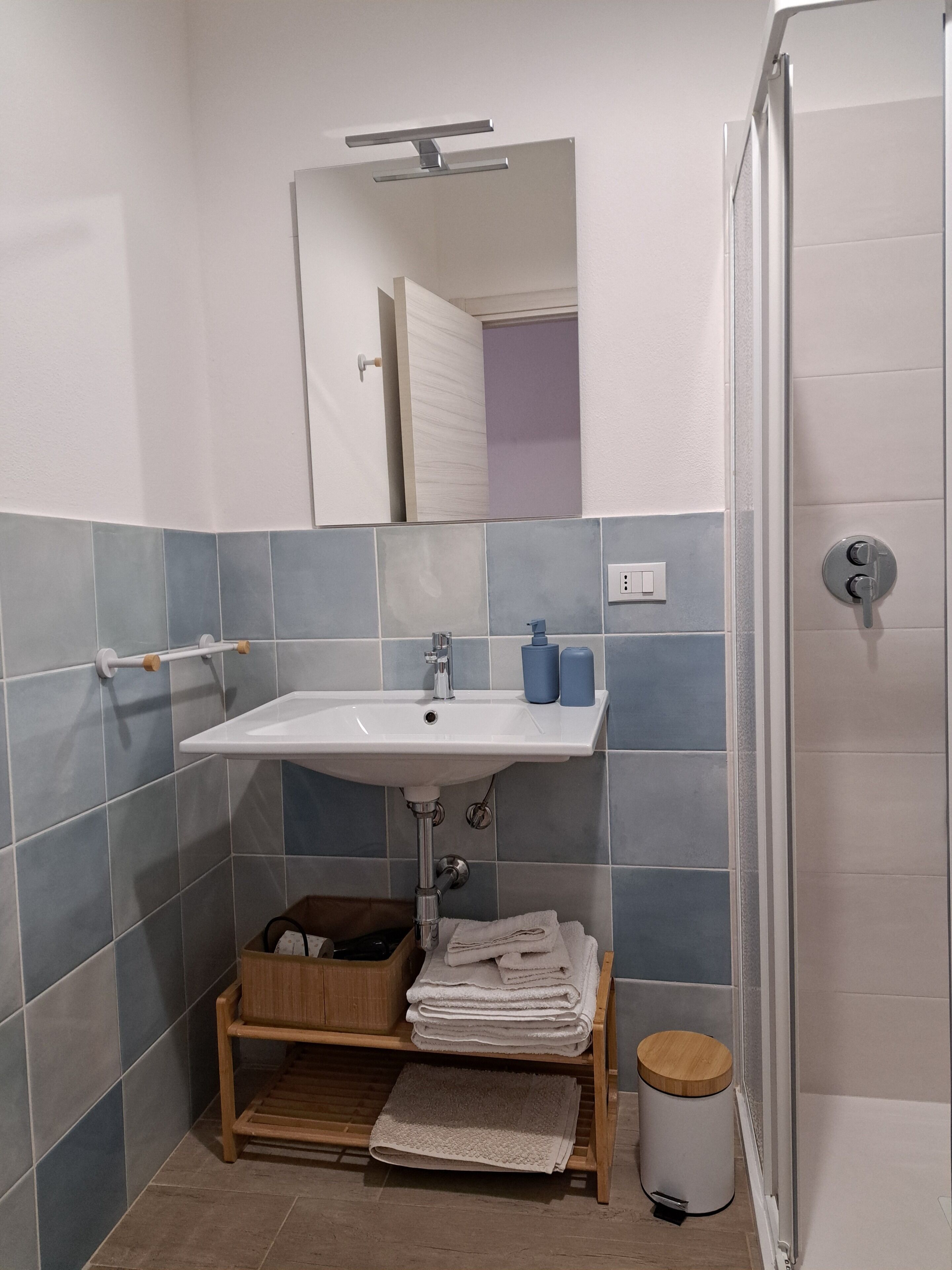 Dusche, Haartrockner, Bidet, Handtücher