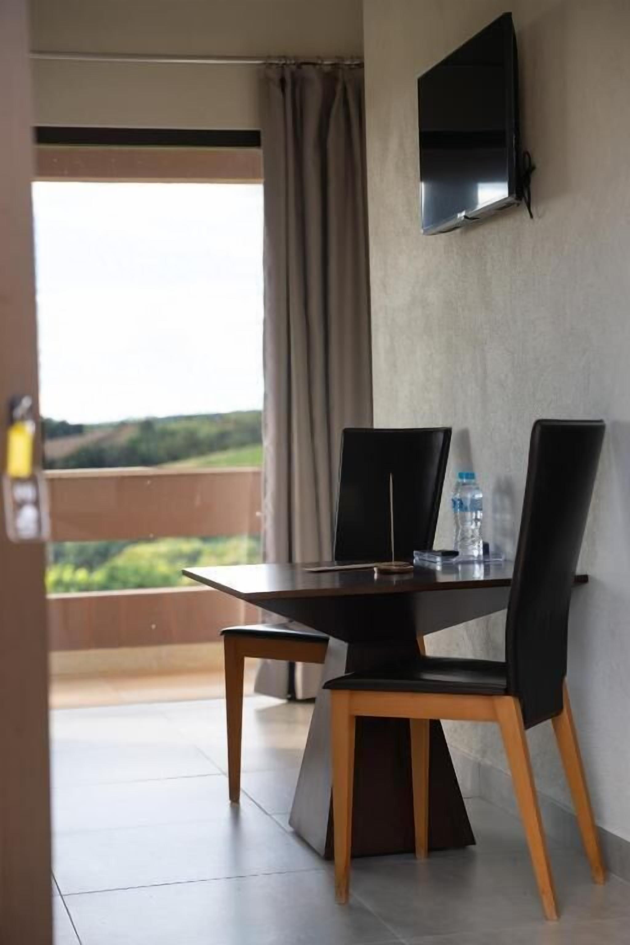 Classic Double Room, Lanai, Mountain View | Dining