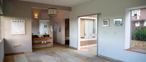 Massages aux pierres chaudes, massages des tissus profonds