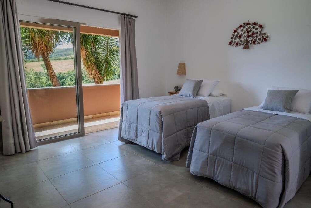 Comfort Triple Room, Lanai, Mountain View