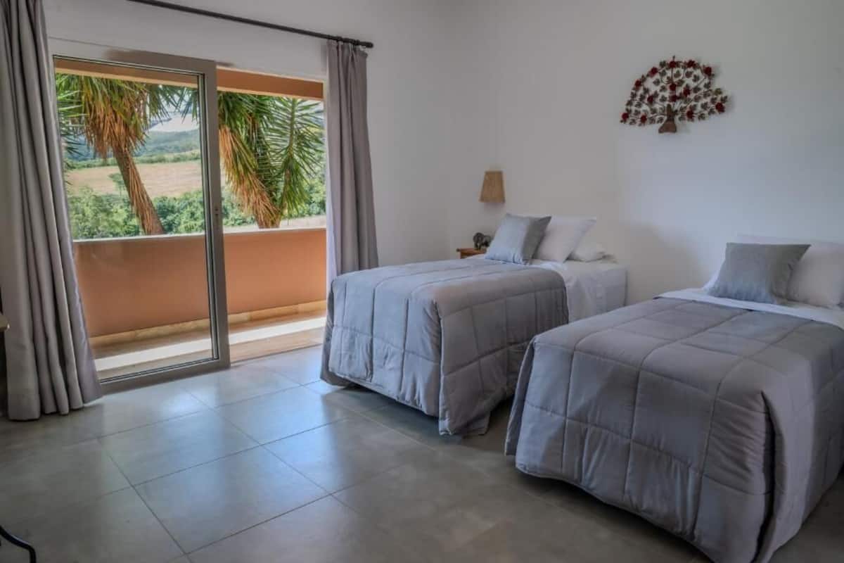 Quarto Triplo Conforto, Varanda, Vista para a Montanha (3,6,7)