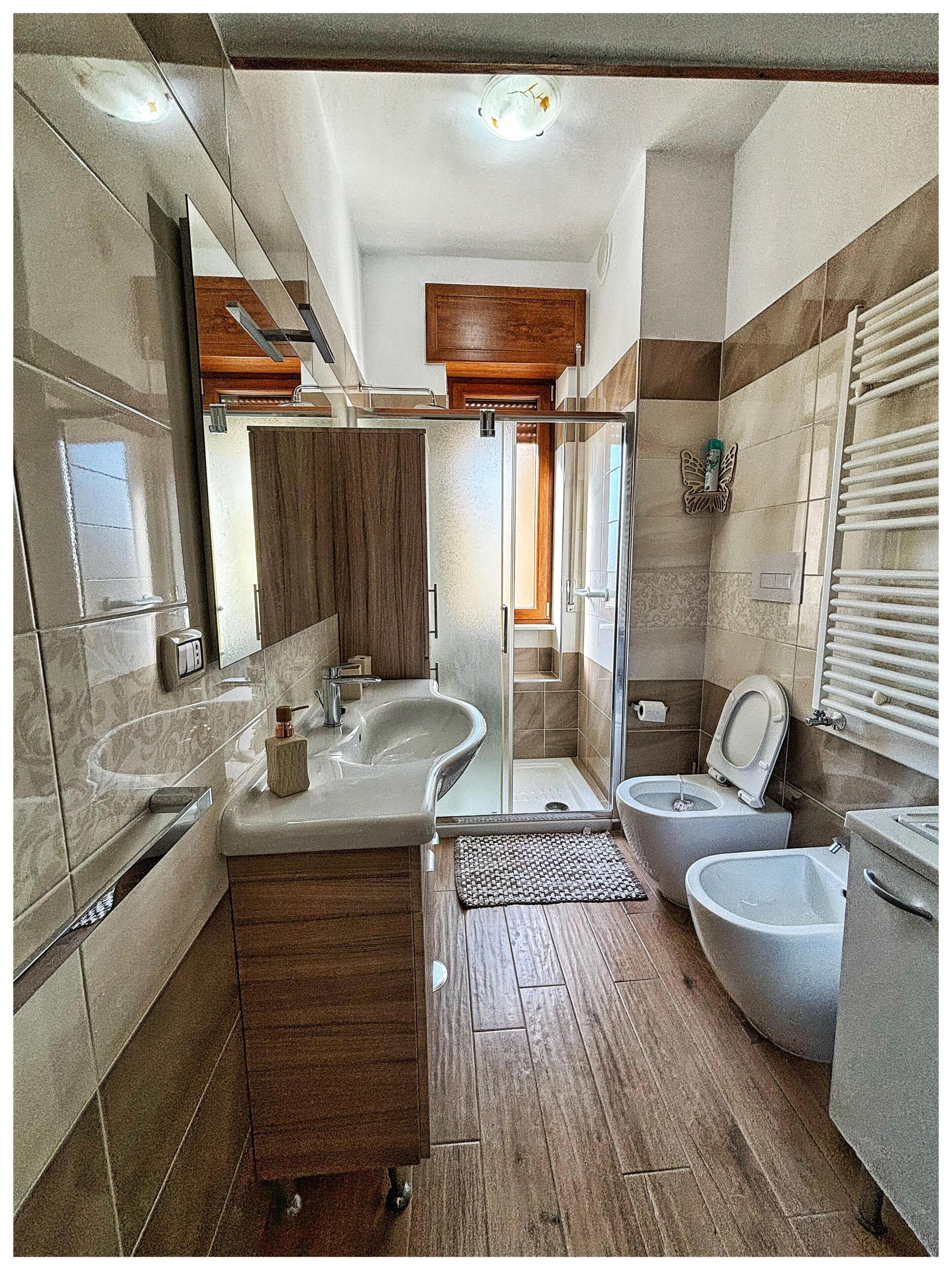 Family Room, Balcony, Courtyard View | Bathroom | Free toiletries, hair dryer, towels, soap