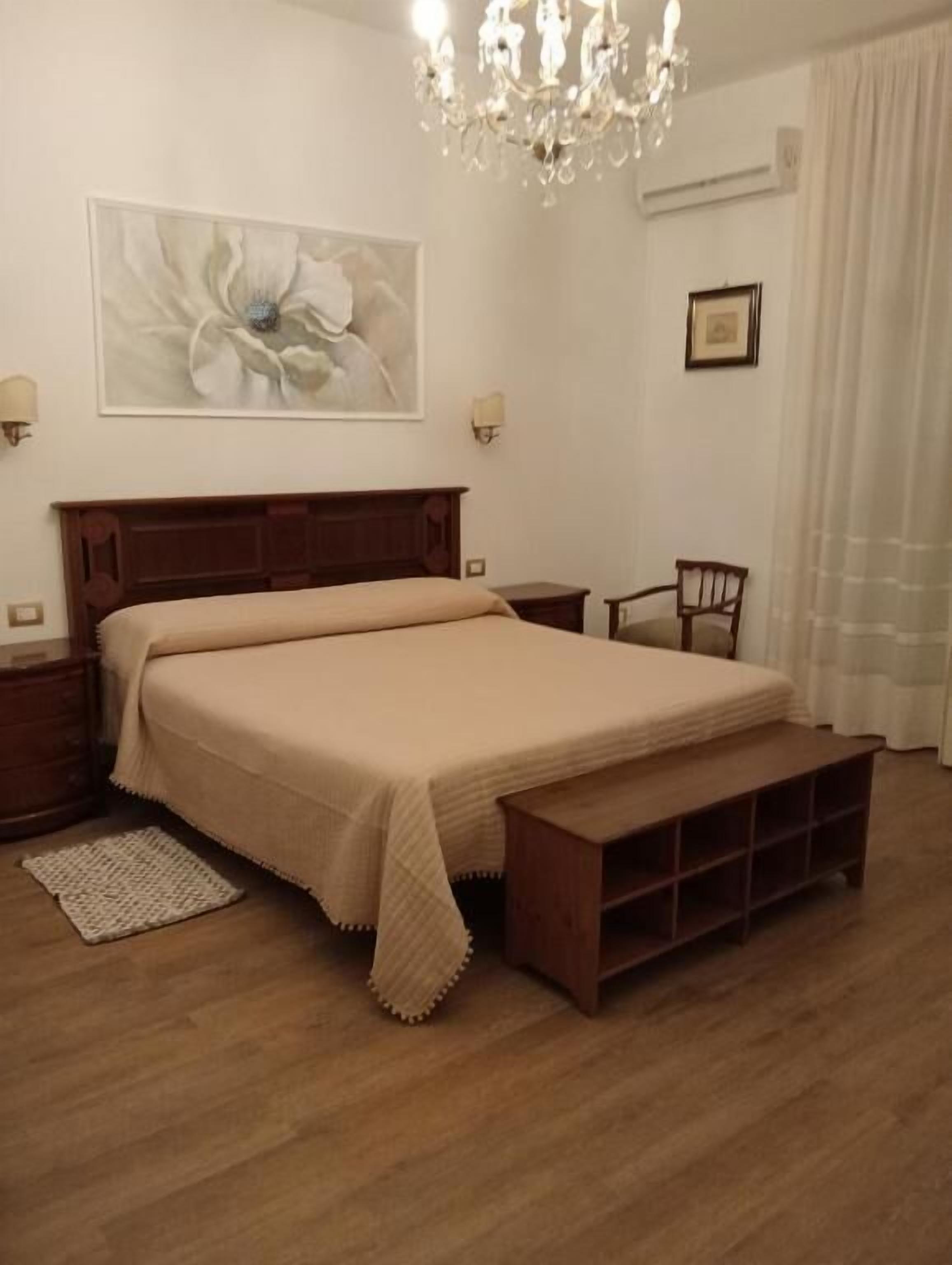 Phòng đôi hoặc 2 giường đơn phong cách cổ điển, ban công, quang cảnh sân vườn | Bàn, khu vực làm việc phù hợp cho laptop, màn/rèm cản sáng 