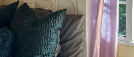 3 bedrooms, iron/ironing board, bed sheets