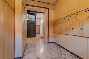 Interior - An elegant and bright 56 ​​square meters apartment featuring a spacious patio (24 square meters)—perfect for four guests—located on the raised ground floor of a renovated building.The property is ideally situated for visiting Venice and is well-s (Venice)