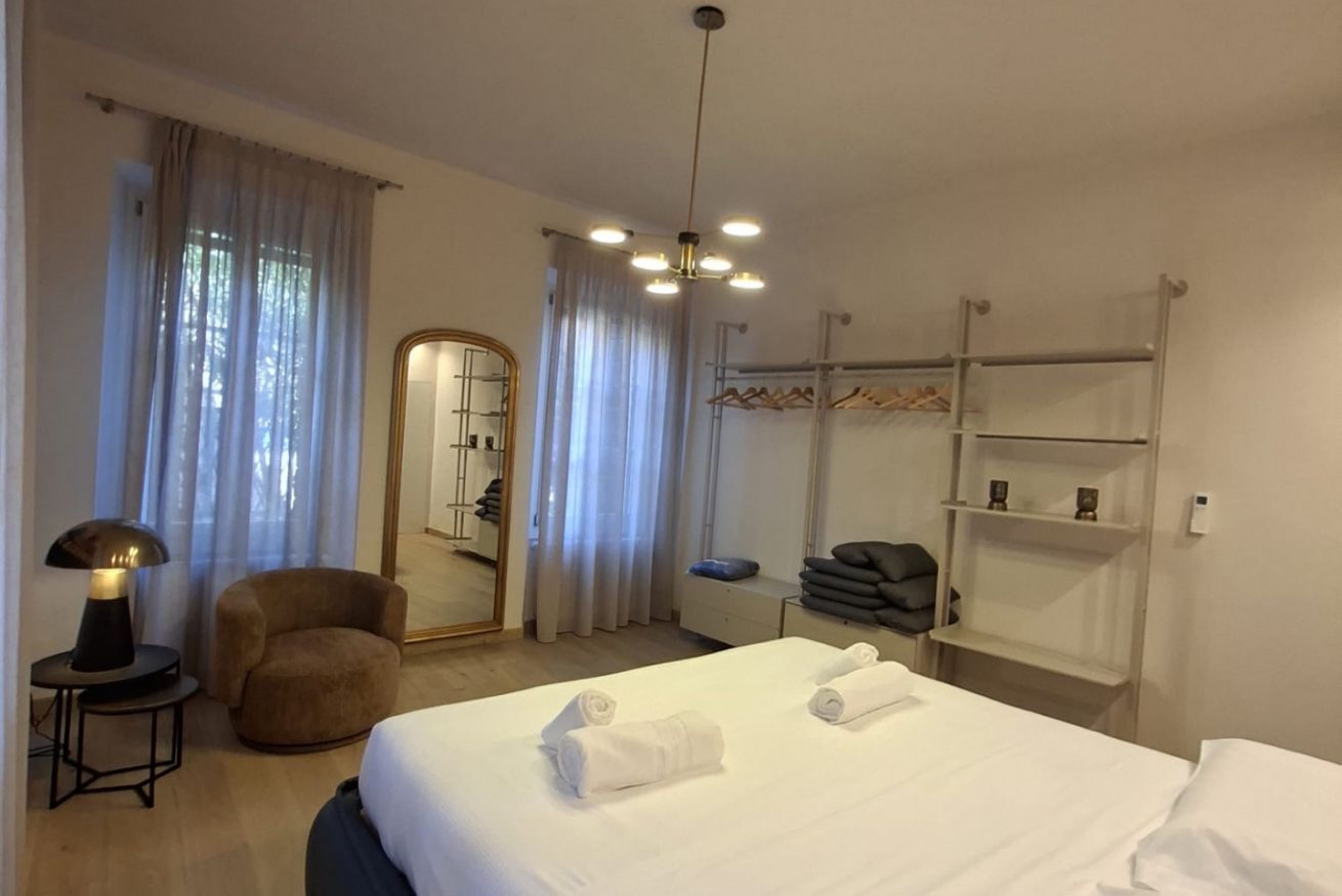 2 Schlafzimmer, Bügeleisen/Bügelbrett