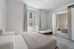WiFi, bed sheets - Casa Carlo Apartment in Riva Trigoso – 2 Bedrooms, Near Beach, Private Parking (Sestri Levante)