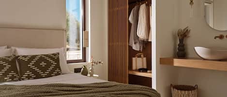 2 chambres, coffres-forts dans les chambres, fer et planche à repasser