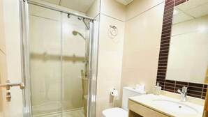 Bathroom - La Perla Reyes Catolicos Living: Superior Duplex Apartment with Terrace (Granada)