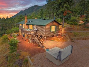 Exterior - Cozy Log Cabin: Hot Tub, 360 Mountain Views, Pet Friendly (Cascade-Chipita Park)
