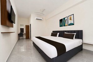 Unclassified image, 5 of 24, button - Deluxe Twin Clubhouse Vytilla Kochi (Kanayannur)