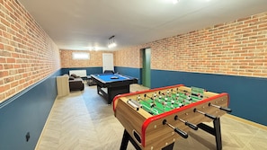 A room with a foosball table, a pool table, and a sofa. - Villa César - Private padel court, heated pool from March through November. (Bransles)