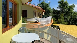 Outdoor dining - La Pasarela (Tarija)