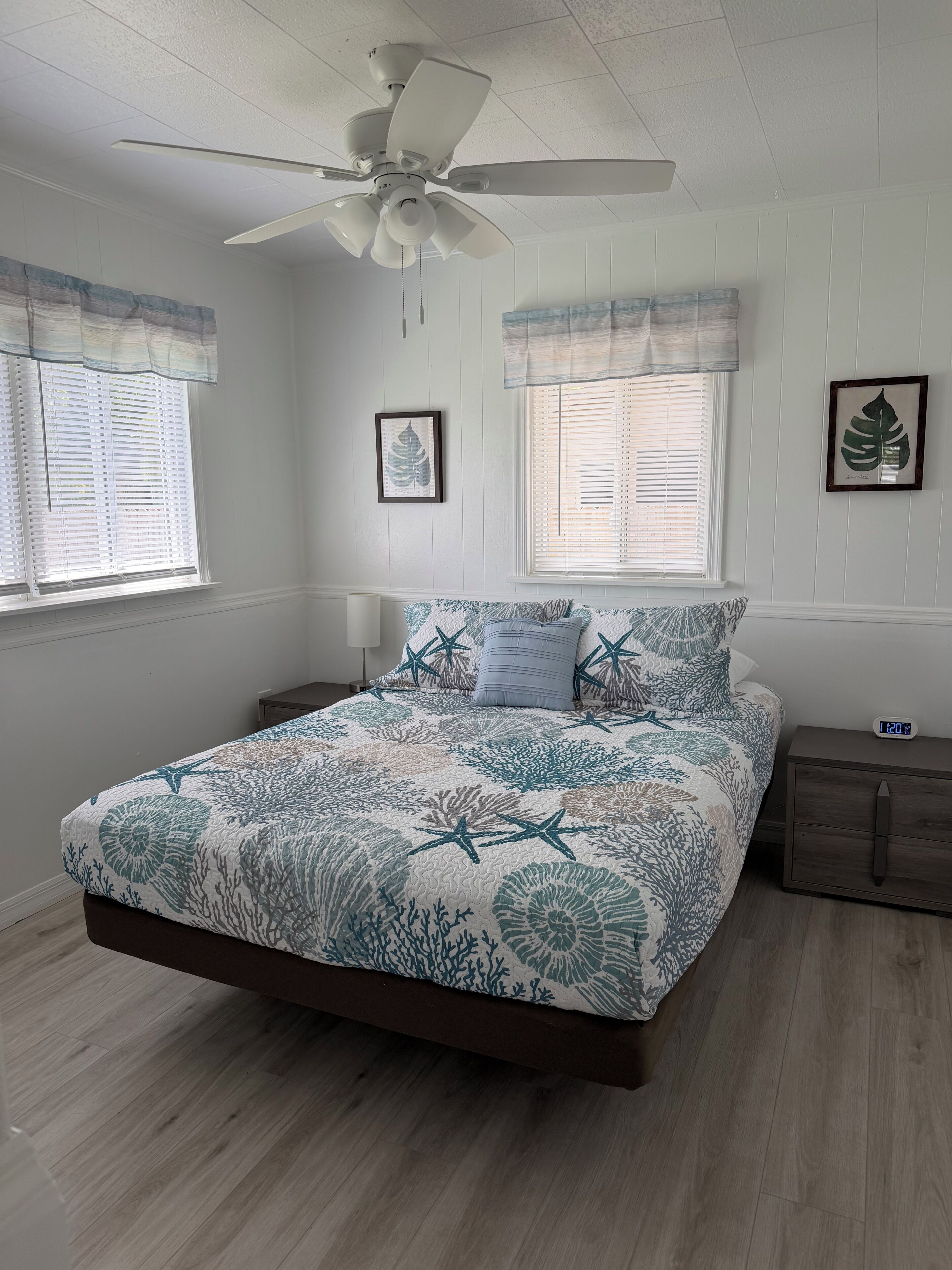 3 habitaciones, tabla de planchar con plancha, wifi y ropa de cama 