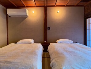 Phòng 2 giường đơn Deluxe, quang cảnh núi | Truy cập Internet không dây miễn phí 
