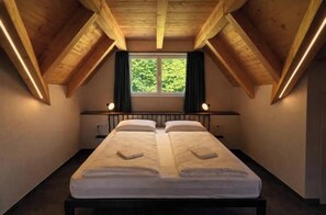 A room with a bed, a window, and wooden beams. - To the Bahngarten 1907 – Historic train station building with a panoramic view (Bolzano)