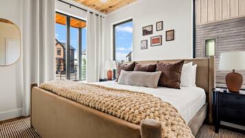 5 bedrooms, iron/ironing board, WiFi, bed sheets