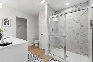 Hair dryer, towels, soap, toilet paper - Brand new 3BR/3.5BA townhouse under 3.5 miles from Beaver Stadium-full basement (State College)