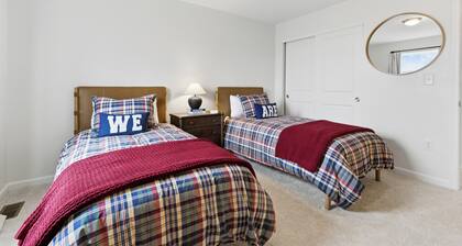 New 3BR/3.5BA end unit townhouse under 3.5 mi from Beaver Stadium-full basement
