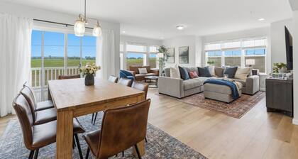 New 3BR/3.5BA end unit townhouse under 3.5 mi from Beaver Stadium-full basement