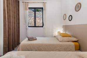 2 chambres, fer et planche à repasser, draps fournis
