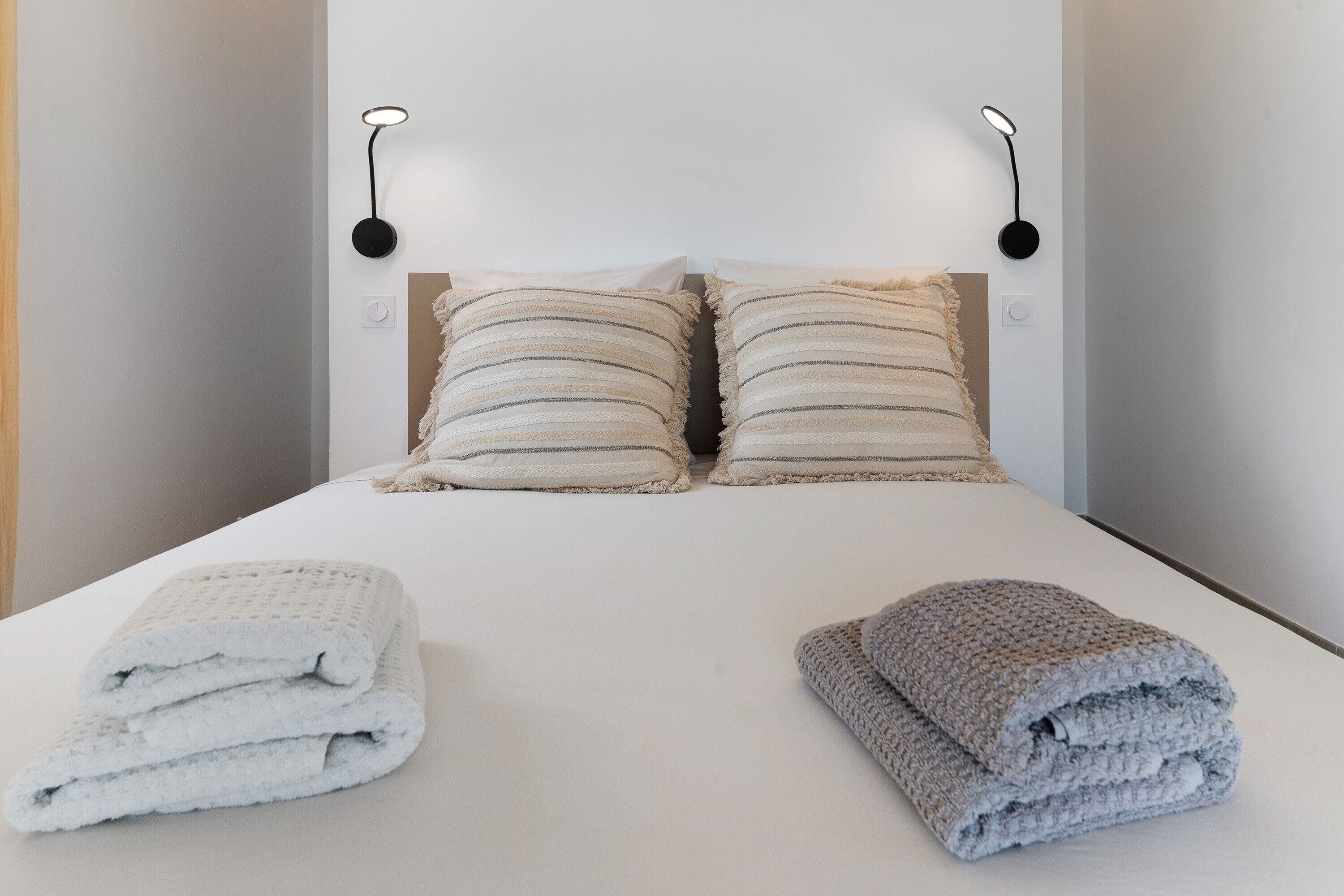 2 bedrooms, iron/ironing board, bed sheets