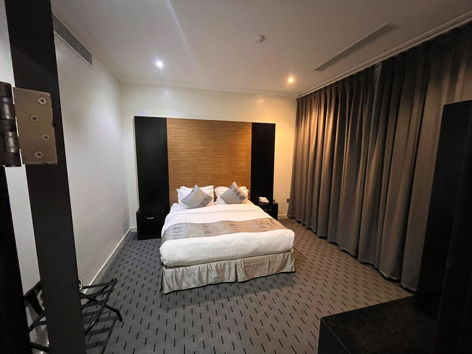 Junior Suite | In-room safe, iron/ironing board, WiFi (free)