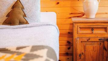 Cabane, plusieurs lits, patio (Deer Run Retreat) | 2 chambres, draps fournis