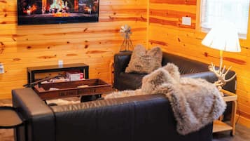 Cabane, plusieurs lits, patio (Deer Run Retreat) | Coin séjour