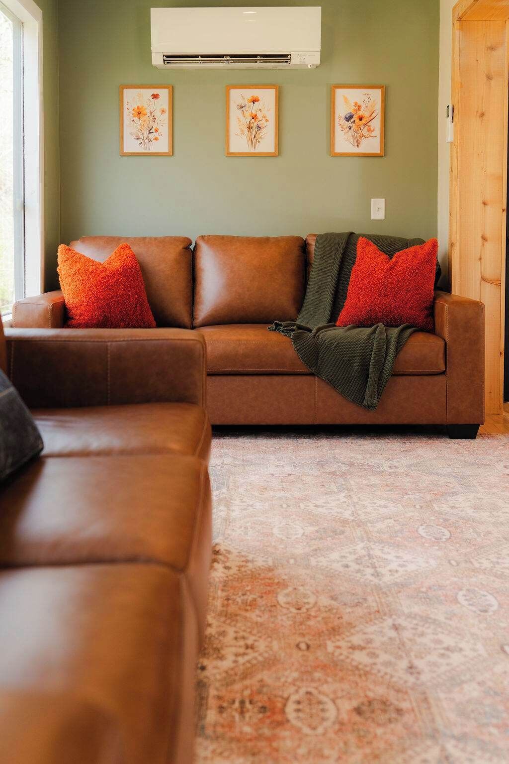 Cabin, Multiple Beds, Hot Tub (North Star Retreat) | Living area