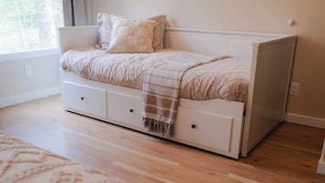 Cabin, Multiple Beds, Hot Tub (North Star Retreat) | 3 bedrooms, bed sheets