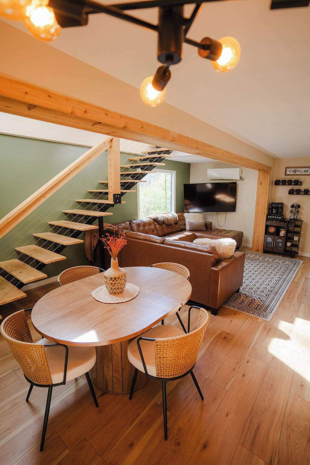 Cabin, Multiple Beds, Hot Tub (North Star Retreat) | Dining