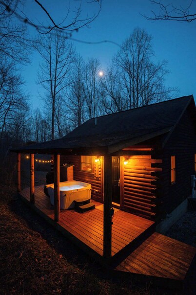 Secluded Cozy Log Cabin Villa
