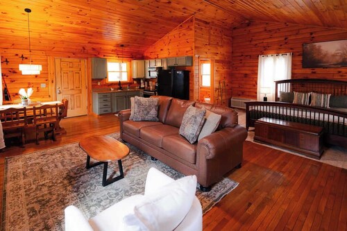 Secluded Cozy Log Cabin Villa