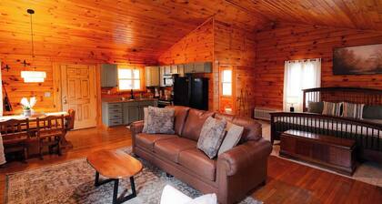 Secluded Cozy Log Cabin Villa