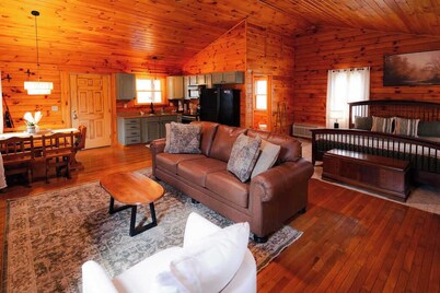 Secluded Cozy Log Cabin Villa
