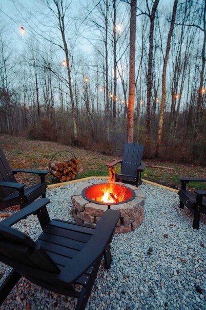 Secluded Cozy Log Cabin Villa