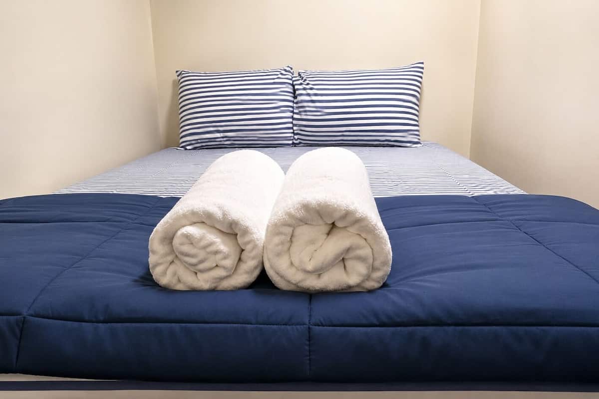 Kamar Double Basic | Seprai premium, busa memori, Wi-Fi gratis, dan seprai linen