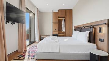 Deluxe Double Room, Balcony, Courtyard View | WiFi (free)