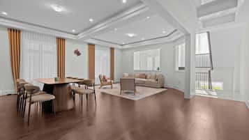 Casa de lujo, 4 habitaciones, vista al jardín | Área de sala de estar | Televisión de pantalla plana, Netflix y servicios de streaming
